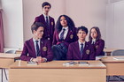 Tu uczą się dzieci najbogatszych. 5 dramatów Netfliksa o elitarnych szkołach i ich brudnych sekretach