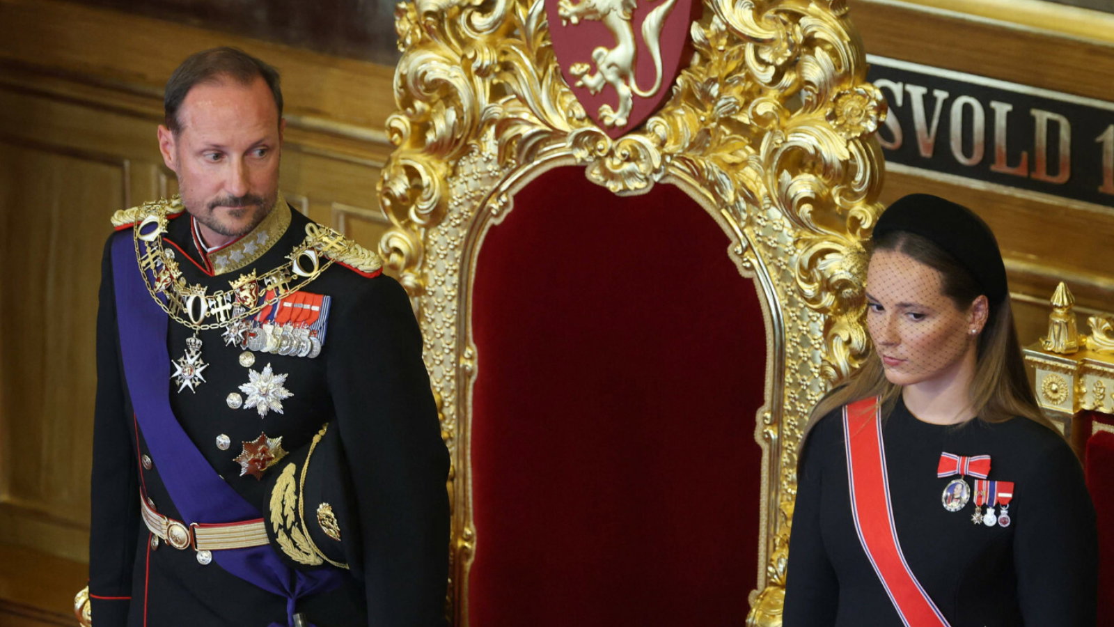 Zaprzysiężenie Haakona VIII. Na uroczystości zabrakło królowej Mette-Marit