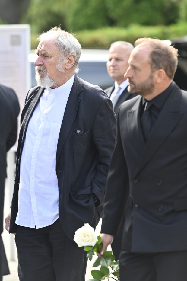Andrzej Grabowski i Borys Szyc na pogrzebie Jana Frycza