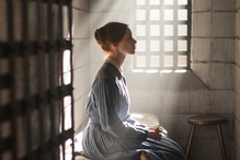 Służąca trafia do więzienia, a on próbuje ustalić czy naprawdę popełniła zbrodnię. Wciągający thriller na Netfliksie