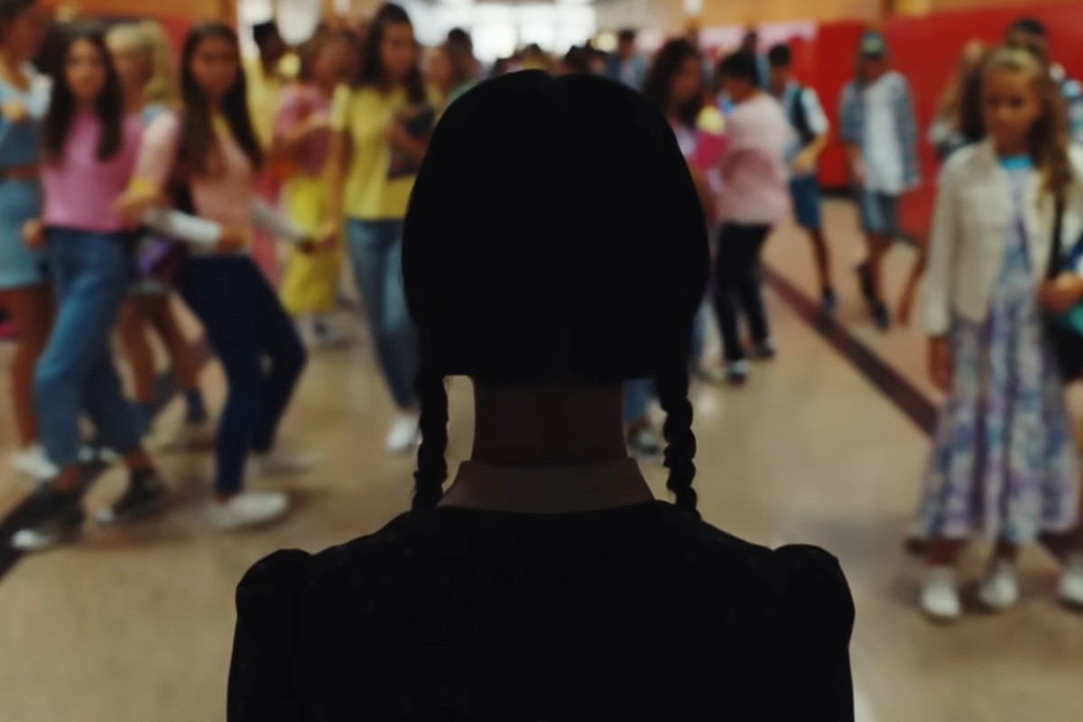 Ten hit Netfliksa ma klimat, którego nie znajdziesz w żadnym innym serialu. Jesienią ogląda się go najlepiej