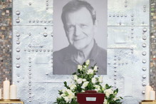Żałobnicy nie mogli przejść obok tego obojętnie, łzy same napływają do oczu. Nie do wiary, co pojawiło się na pogrzebie Jana Frycza
