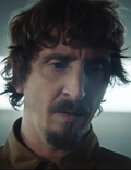 Jedzenie zjeżdża na coraz niższe piętra. Na dole zostaje już tylko głód. Ten thriller na Netfliksie to mocna rzecz