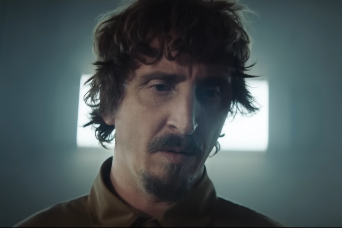 Jedzenie zjeżdża na coraz niższe piętra. Na dole zostaje już tylko głód. Ten thriller na Netfliksie to mocna rzecz