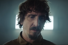 Jedzenie zjeżdża na coraz niższe piętra. Na dole zostaje już tylko głód. Ten thriller na Netfliksie to mocna rzecz