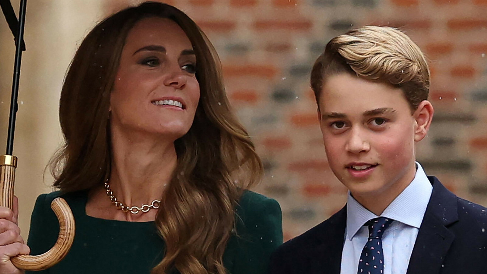Książę George na rozpoczęciu roku szkolnego. Towarzyszyli mu książę William i księżna Kate