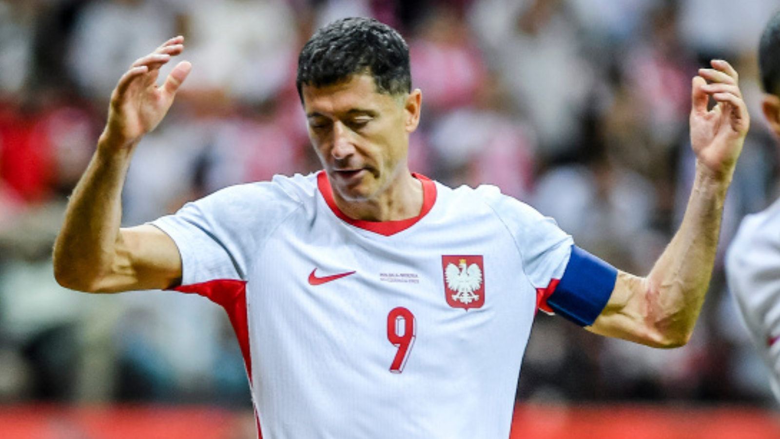 Lewandowski wdał się w przepychankę na boisku, nagranie podbija sieć. W komentarzach aż wrze