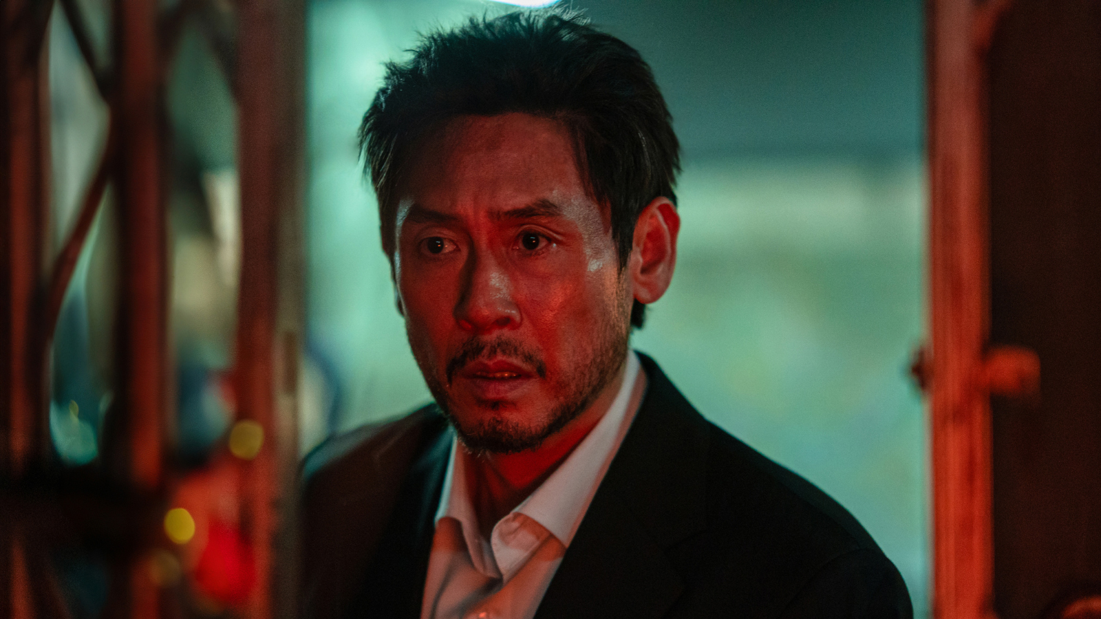 Ten thriller na Netfliksie wciąga od pierwszego odcinka. Pisarz spotyka swojego sobowtóra, który kradnie mu tożsamość