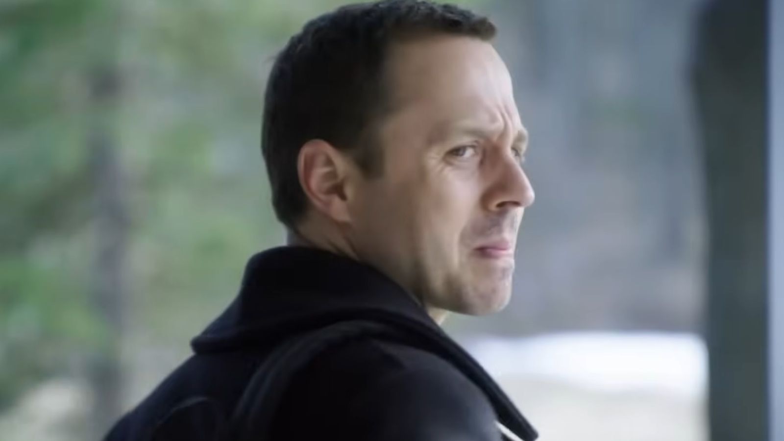 Były więzień przyjmuje tożsamość kolegi z celi i wprowadza się do jego niczego nieświadomej rodziny. Ten serial to ukryty hit na Netflix