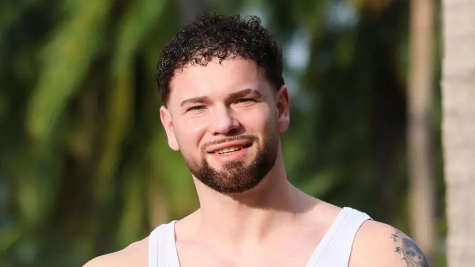 Kuba z 13. edycji ''Hotelu Paradise'' zaskoczył metamorfozą. Pokazał, jak wygląda bez peruki. Jest nie do poznania