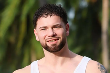 Kuba z 13. edycji ''Hotelu Paradise'' zaskoczył metamorfozą. Pokazał, jak wygląda bez peruki. Jest nie do poznania