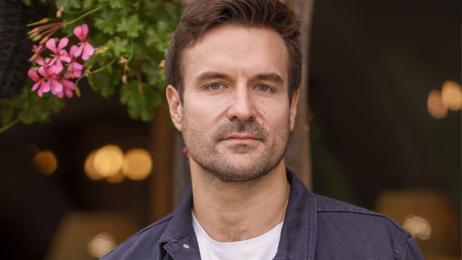 Piotr Stramowski w kontynuacji "Nigdy w życiu!". Zdjęcia z planu filmowego obiegły sieć