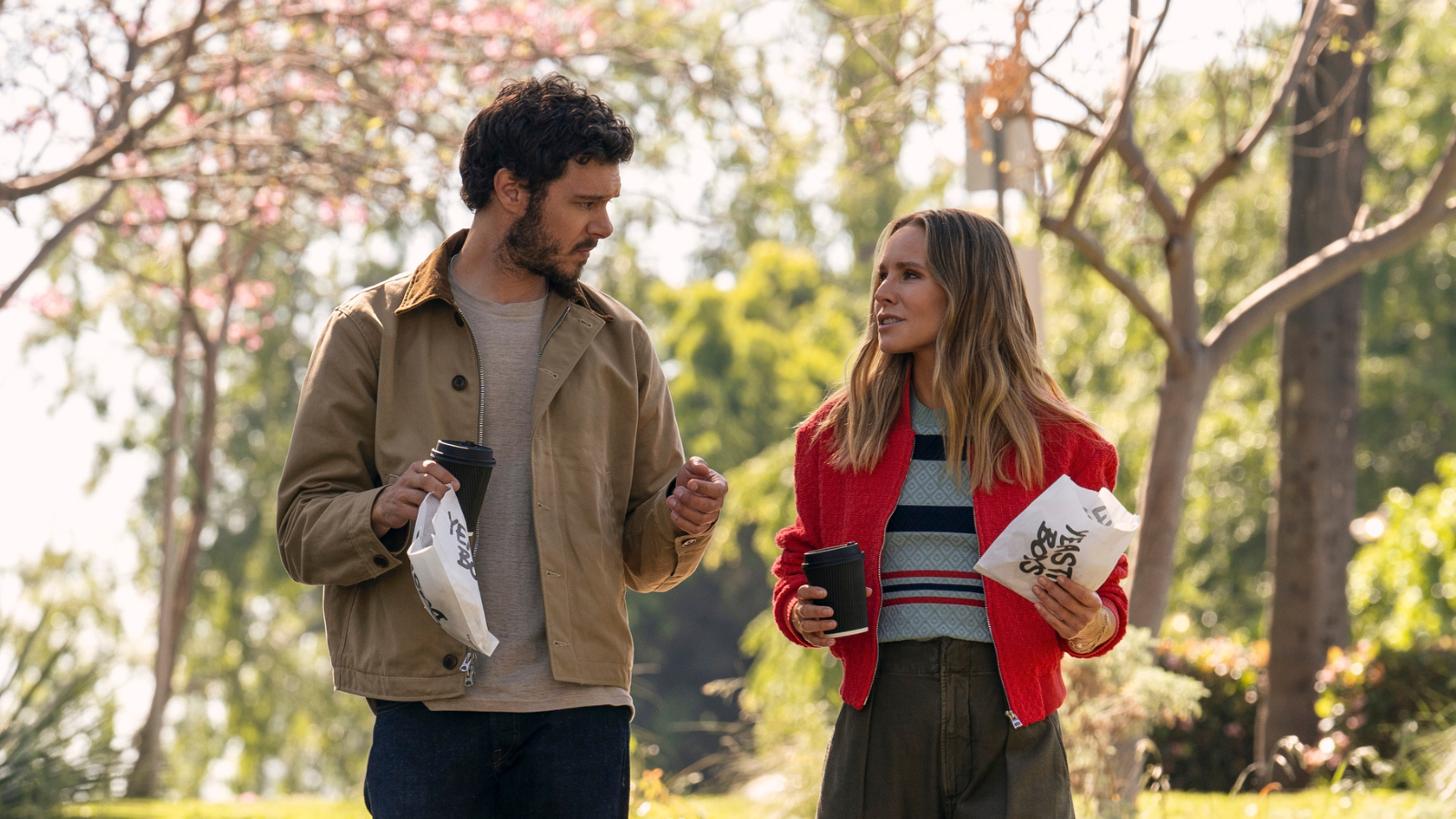 Rabin zakochuje się w niereligijnej podcasterce. Ta komedia romantyczna na Netfliksie podbiła serca widzów