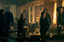 Rodzeństwo z niezwykłymi mocami musi uratować świat przed apokalipsą. Ten serial Netfliksa jest idealny na jesienny wieczór
