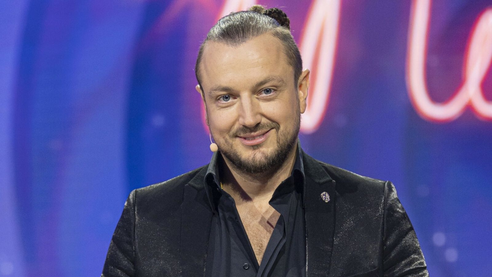 Aleksander Baron pokazał urocze kadry z synkiem. Fani zwrócili uwagę na jedno
