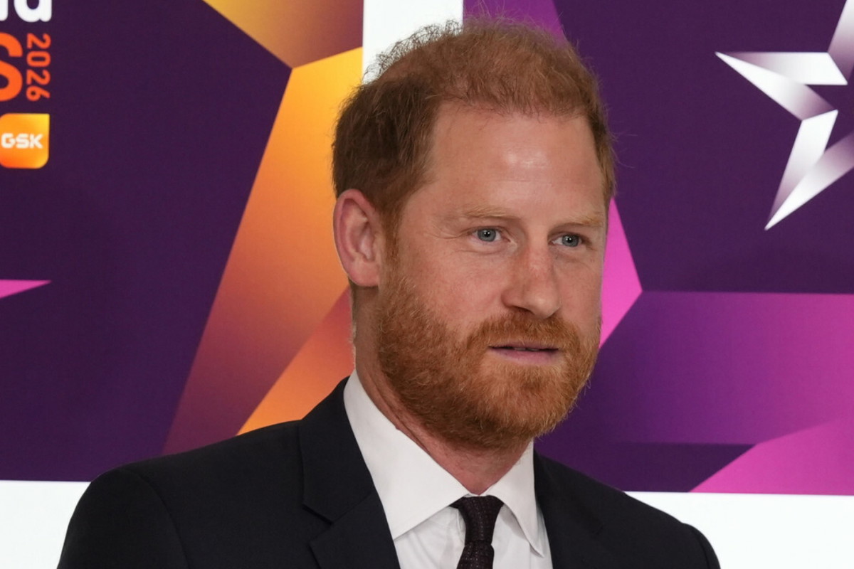 Książę Harry wrócił do Wielkiej Brytanii i znów bryluje na salonach. Jeden szczegół zwraca uwagę