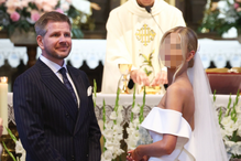 Tak wyglądał ślub Filipa Chajzera i Bianki. Panna młoda postawiła na szykowną suknię. Uwagę gości przykuł jeden detal