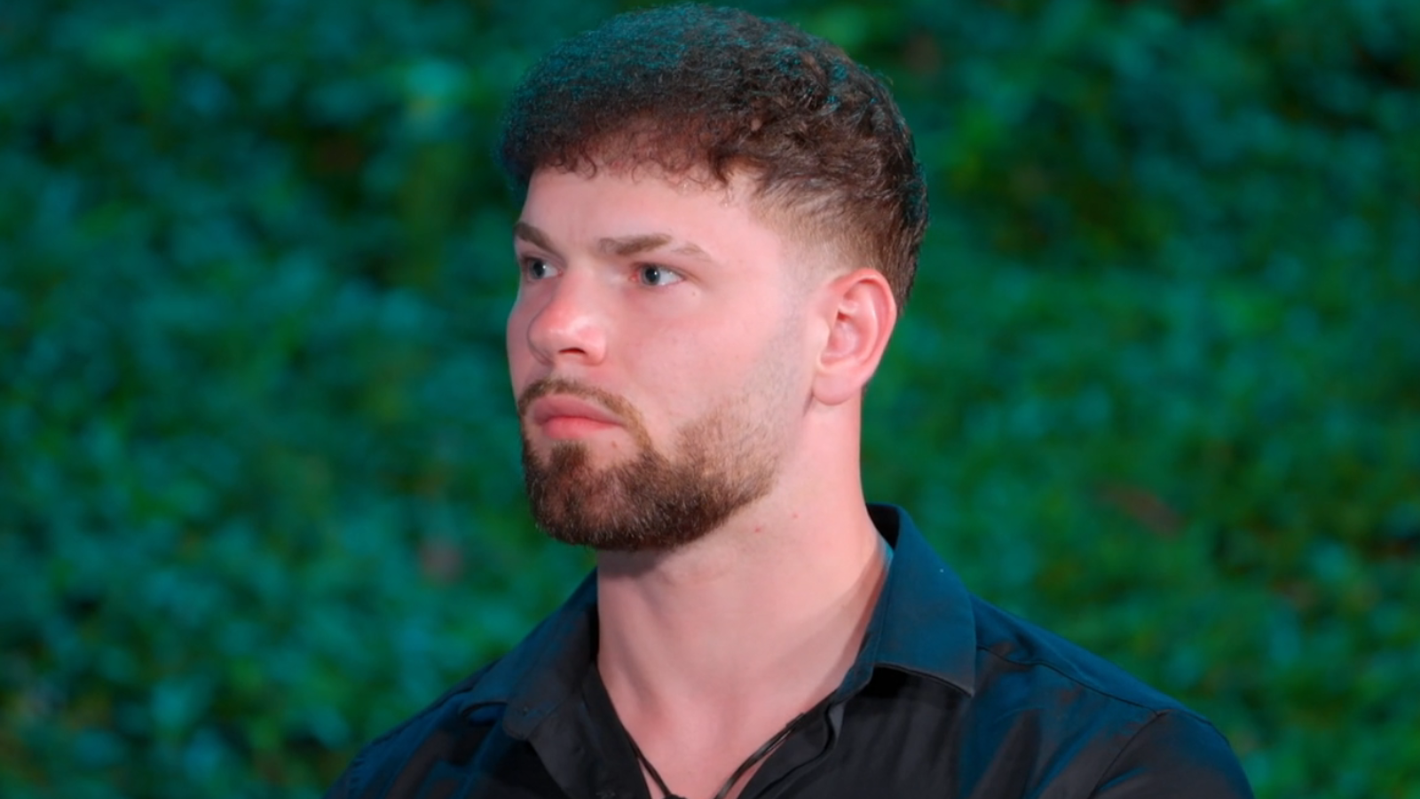 Kuba z ''Hotelu Paradise'' przeszedł kolejną metamorfozę. W nowej peruce jest nie do poznania. Fani: ''O niebo lepiej''