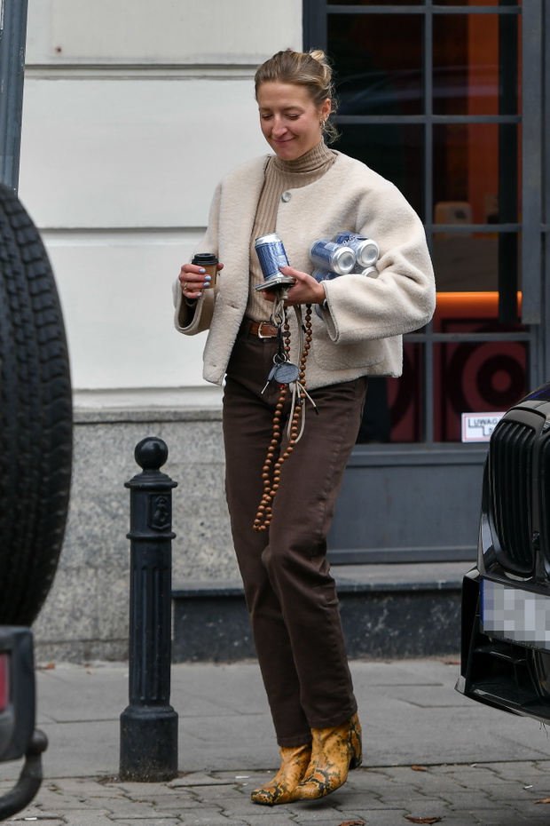 Lara Gessler w modnych spodniach ''cocoa crush jeans''