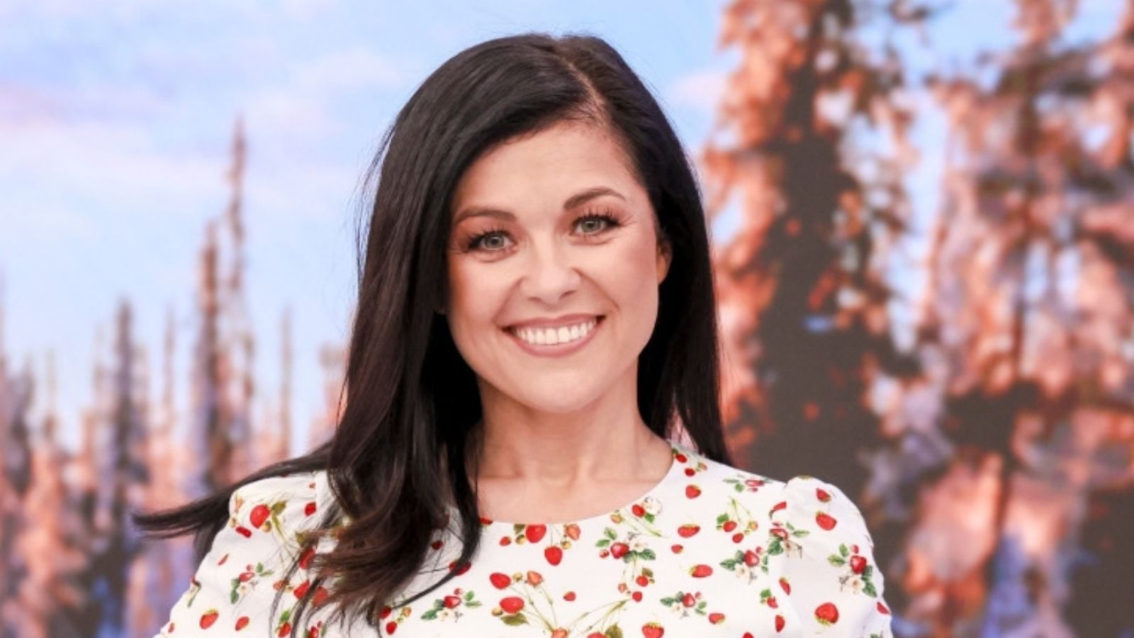 Katarzyna Cichopek stawia na "preppy chic". Ta spódnica to idealny wybór na jesień