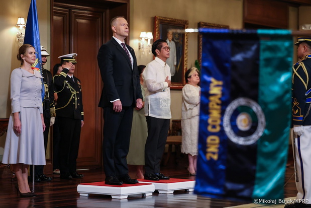 Nawroccy na Filipinach. Marta Nawrocka znów zadała szyku