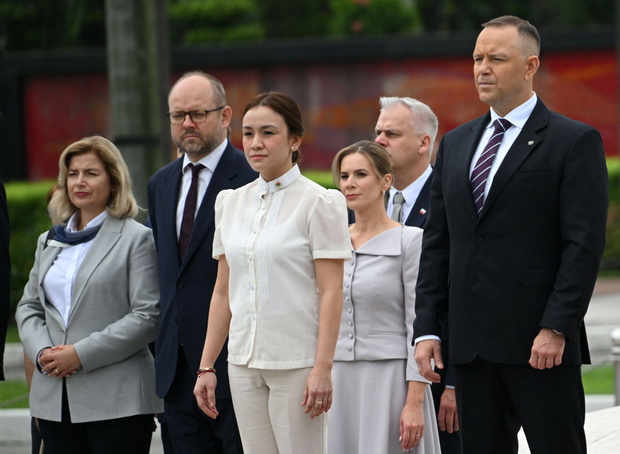 Nawroccy na Filipinach. Marta Nawrocka znów zadała szyku