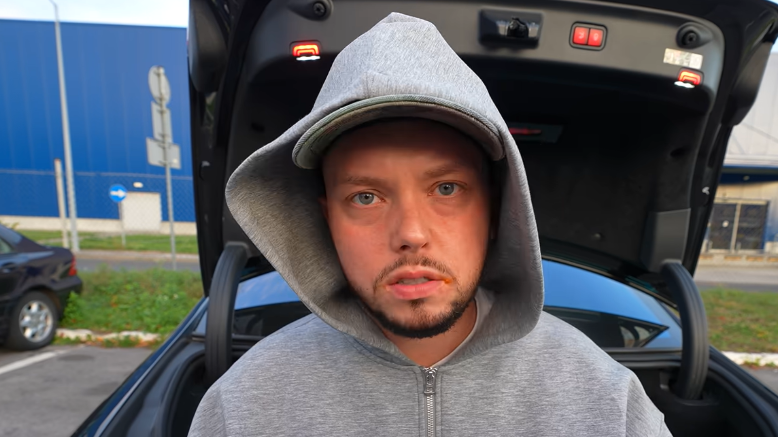 Książulo wyprzedał cały nakład pizzy, ale stracił widzów. "Nie ma co zamiatać sprawy pod dywan"