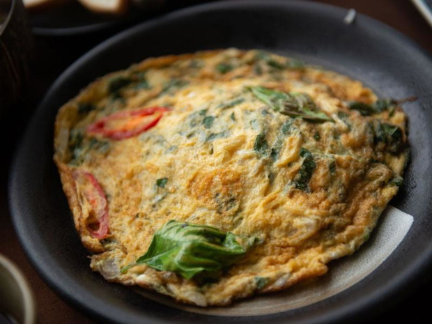 omlet-z-serka-wiejskiego-ze-szpinakiem-i-pomidorami-2524347-01ea2e0