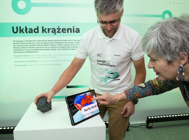 samsung-i-centrum-nauki-kopernik-prezentuja-orbium-zestaw-edukacyjny-dla-szkol-2524335-8fe1785