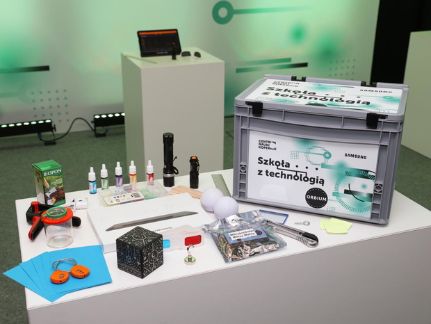 samsung-i-centrum-nauki-kopernik-prezentuja-orbium-zestaw-edukacyjny-dla-szkol-2524337-8bc9969