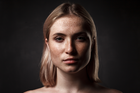 Kobiety sięgają po true crime, bo to ich natura. Tak oswajają zło