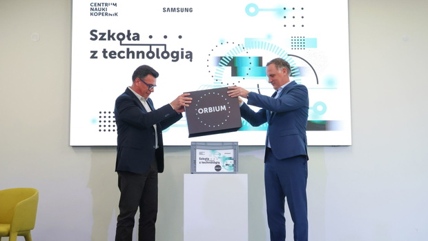 samsung-i-centrum-nauki-kopernik-prezentuja-orbium-zestaw-edukacyjny-dla-szkol-2524333-299a60f