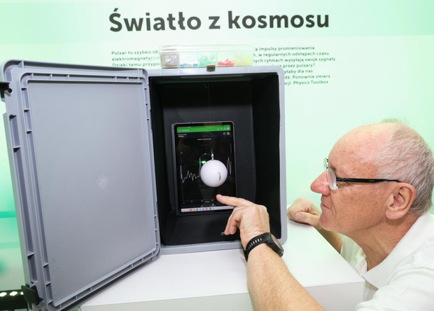 samsung-i-centrum-nauki-kopernik-prezentuja-orbium-zestaw-edukacyjny-dla-szkol-2524334-582a400