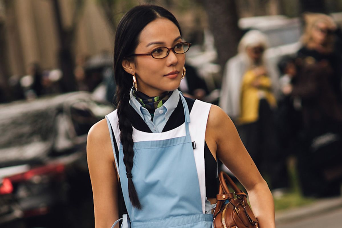 Apron dress to hit rodem z Paris Fashion Week. Tak nosimy ją w wersji fashion