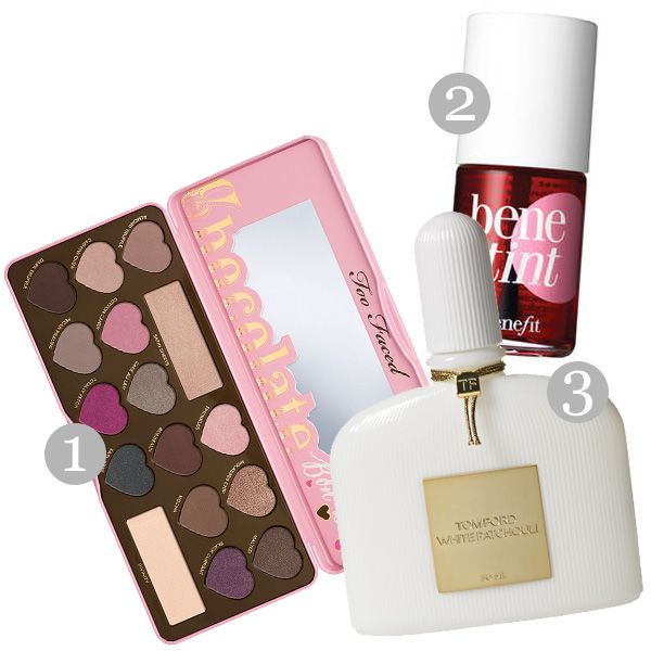 1. paleta do makijażu Too Faced, cena 189 zł, 2. lakier do ust i policzków Benefit, cena 145 zł, 3. woda perfumowana White Patchouli Tom Ford, cena 399 zł za 50 ml