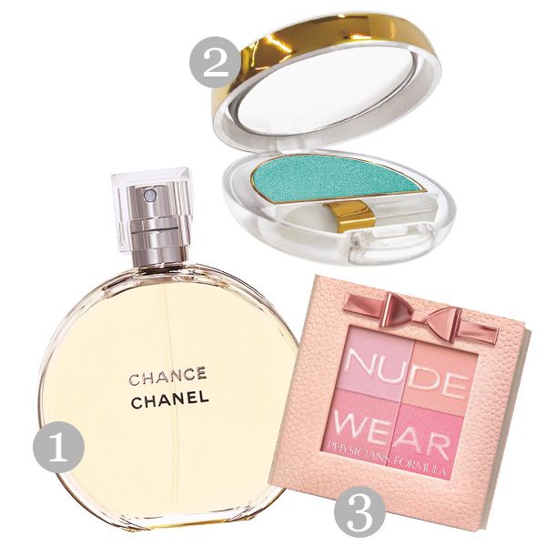 1. woda perfumowana Chance Chanel, cena 329 zł za 50 ml, 2. cienie do powiek Collistar, cena 69 zł, 3. róż do policzków Physicians Formula, cena 69 zł