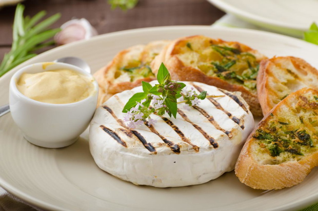 camembert-z-grilla-2497937-0e6d1a7