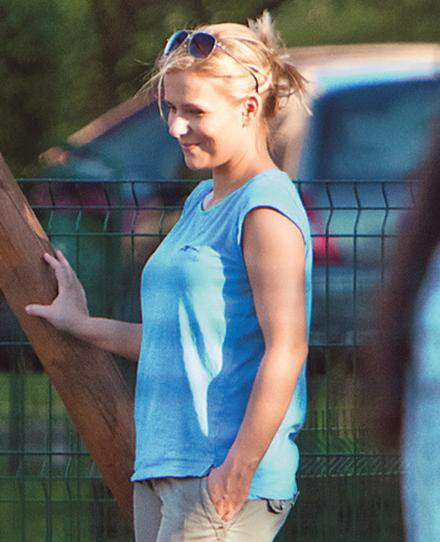 Aneta Zając z synami na placu zabaw
