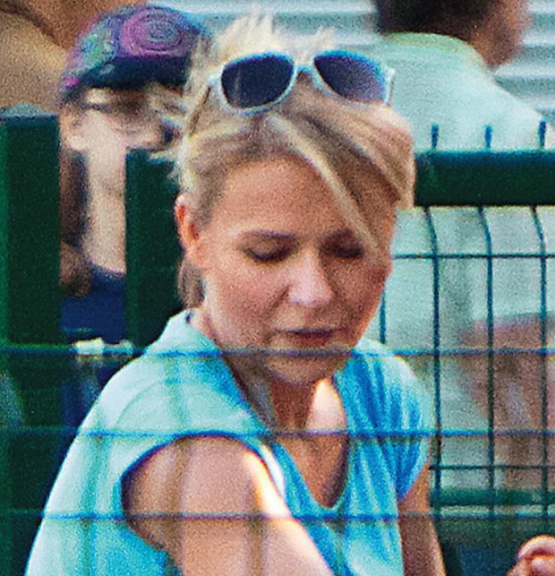 Aneta Zając z synami na placu zabaw
