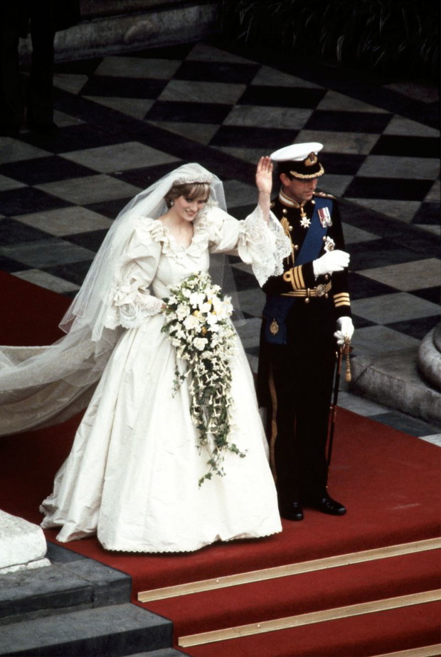 Księżna Diana w sukni Davida i Elizabeth Emanuel