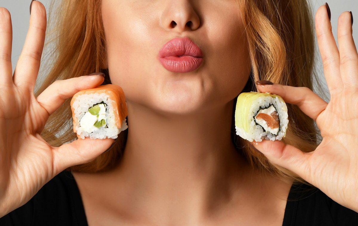 kobieta z sushi