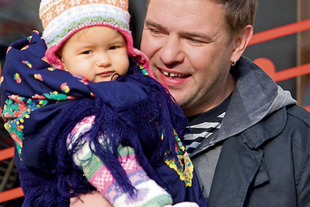 Tomasz Karolak z córką