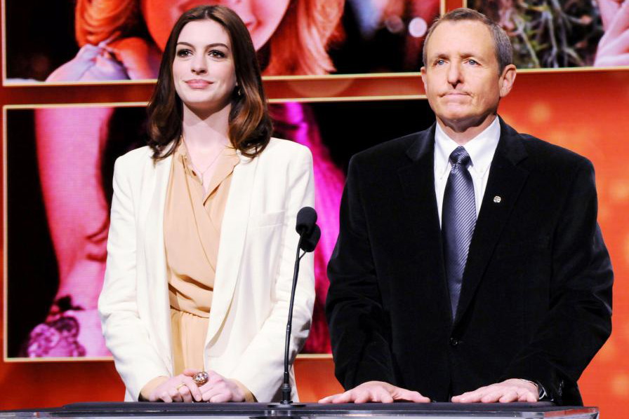 Anne Hathaway, Tom Sherak