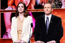 Anne Hathaway, Tom Sherak