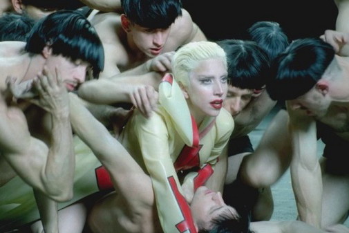 Ona znowu to robi! Nowy „nagi” teledysk Lady Gaga