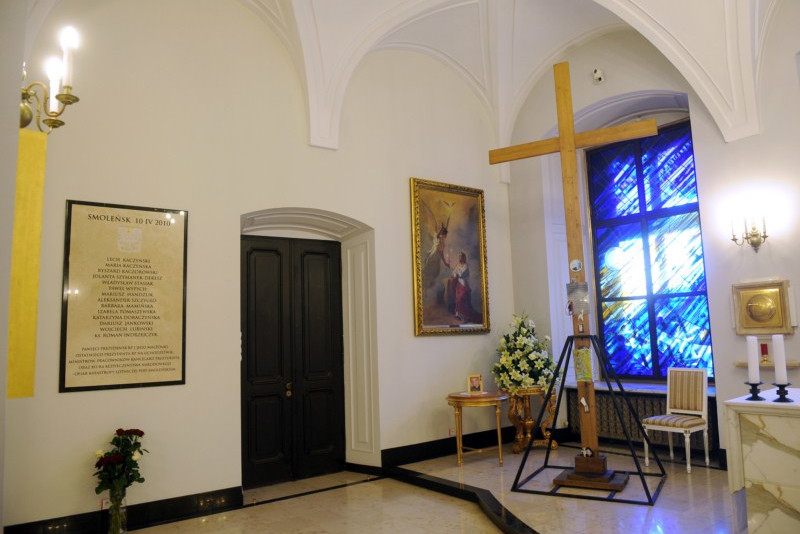Koniec krzyża na Krakowskim Przedmieściu?