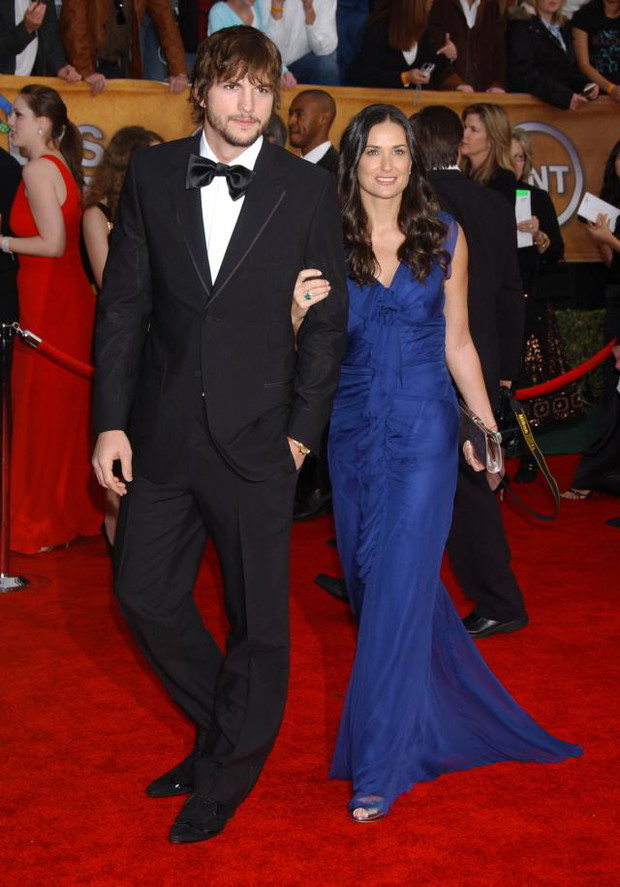 ONS228245Ashton-Kutcher-Demi-Moore-02-4f2ee3d