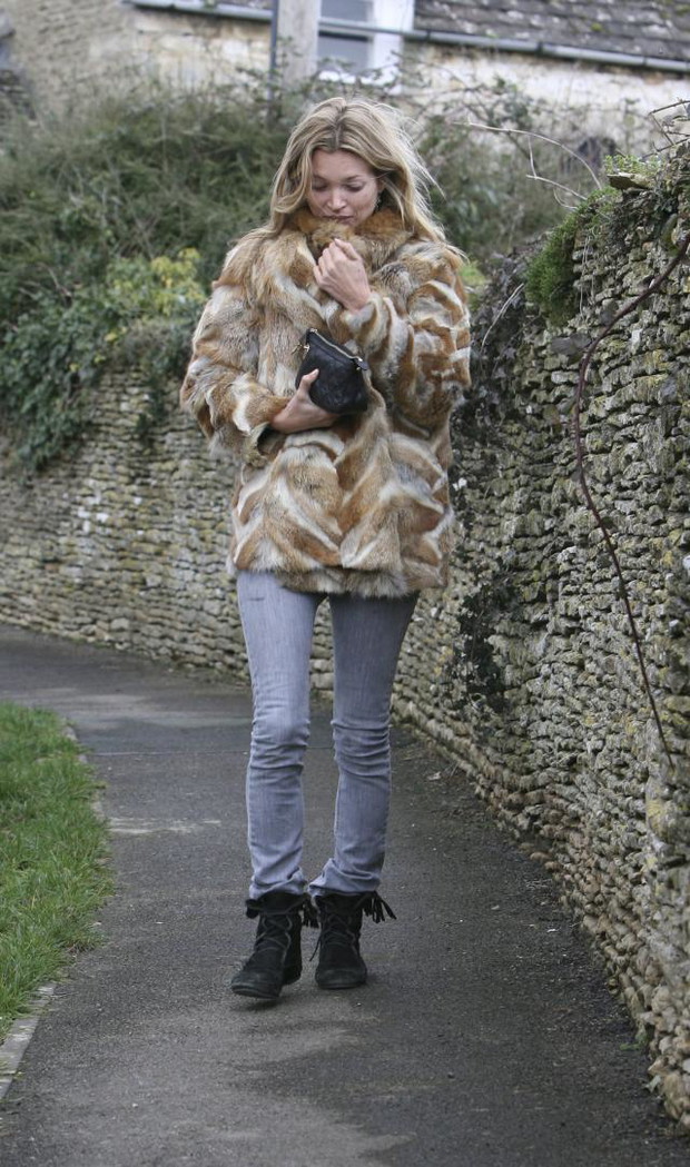 ONS243504Kate-Moss-01-2242c1d