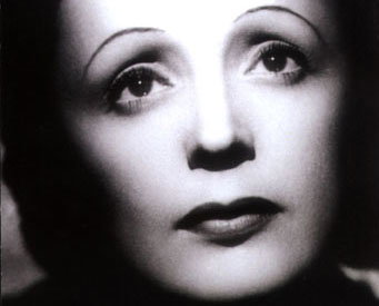 Édith Piaf - „wróbelek” paryskiej ulicy