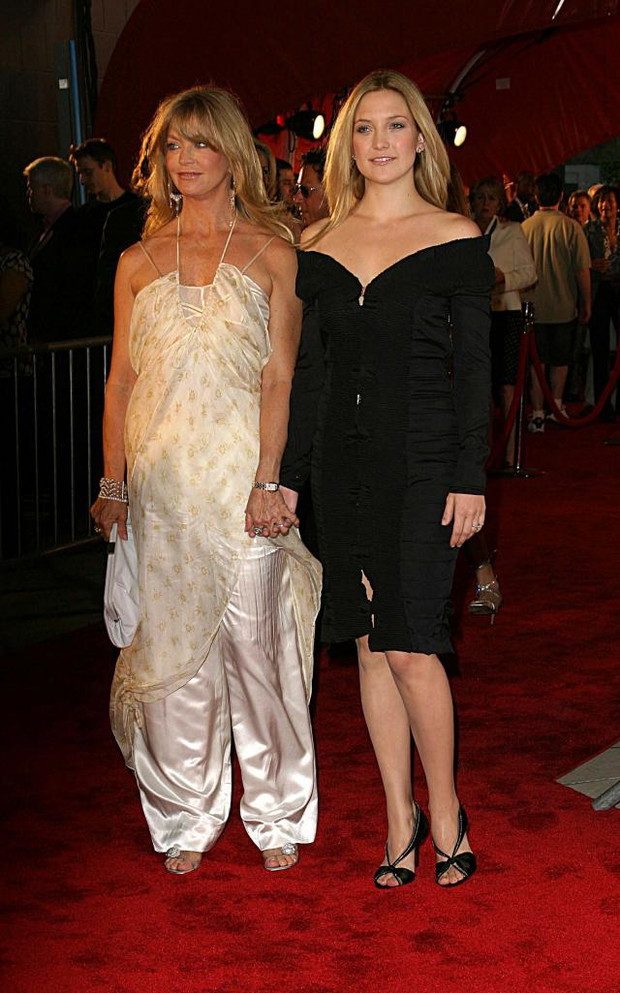 ONS47208Goldie-Hawn-and-Kate-Hudson-01-0d9b2ca